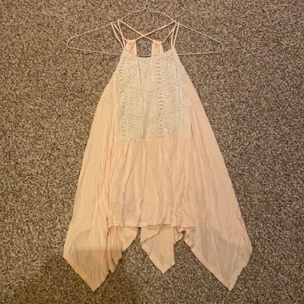 Flowy tank top with lace